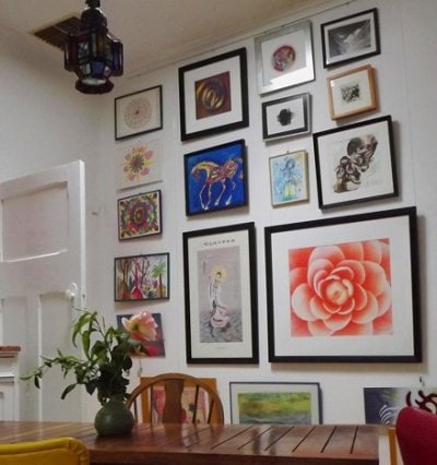 Beautiful art display with click rails by Artiteq