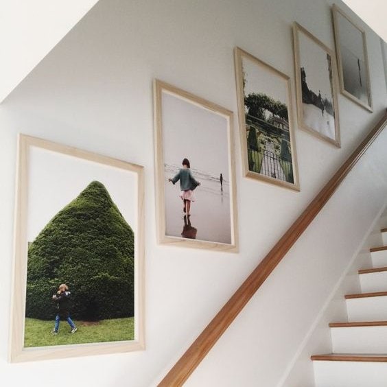 hanging-set-sloped-rail-artiteq-hang-logic-4 photos hanging in stairway with sloped walls
