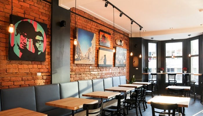 art-track-click-rail-artiteq-hang-logic Picture hanging systems in hospitality