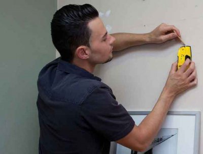 using-stud-finder-hang-logic