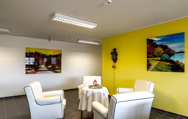 Picture hanging systems in healthcare Picture hanging systems in healthcare